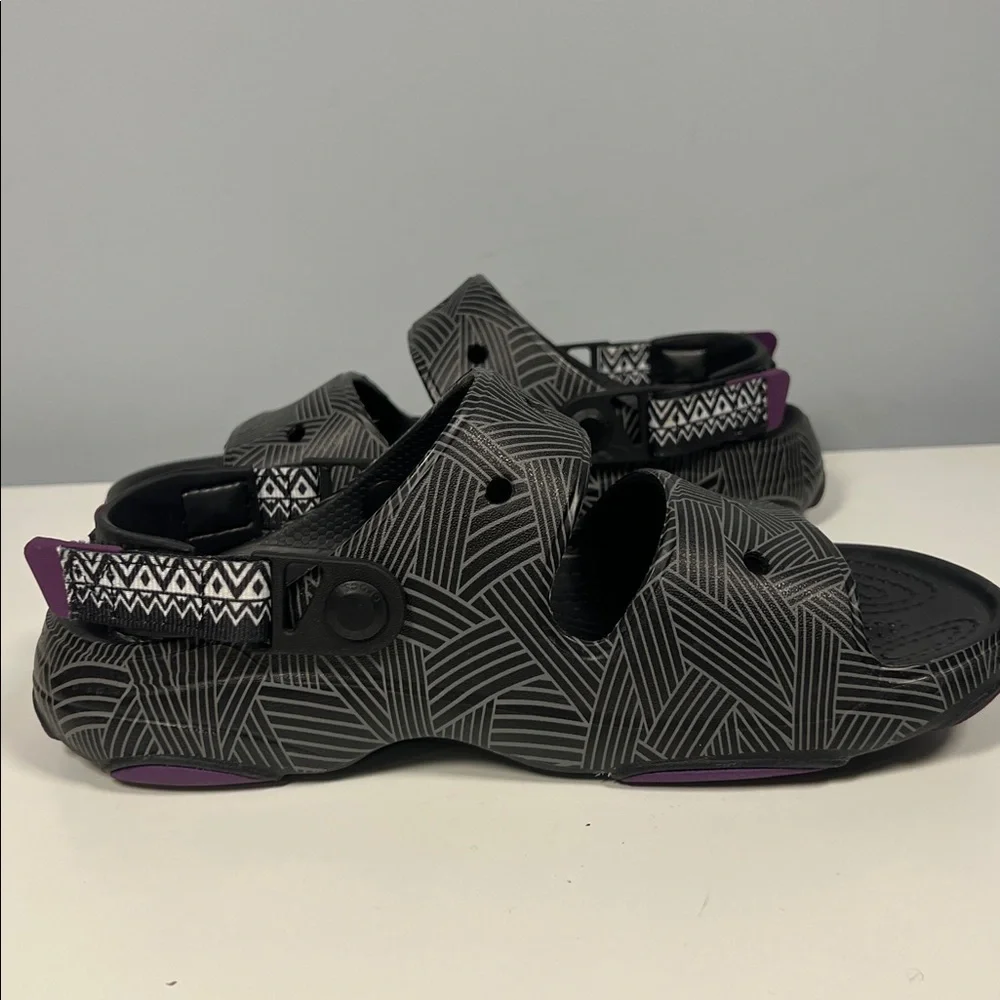 CROCS Marvel Black Panther Purple & Gray Patterned Sandals Unisex Men 6 Women 8‎